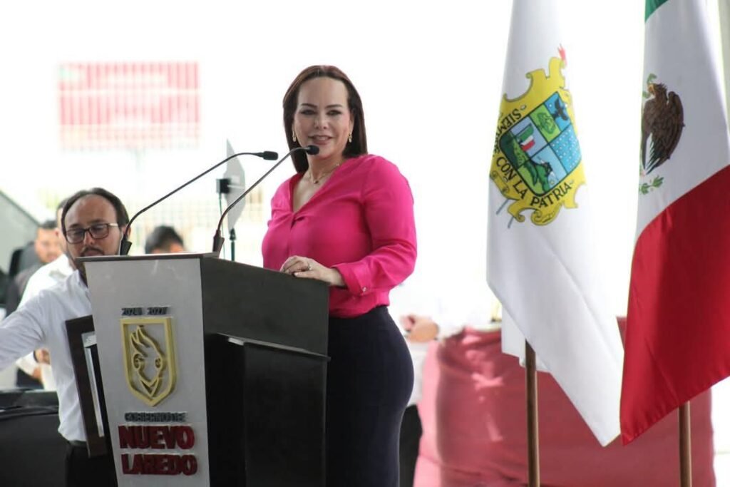 Carmen Lilia Canturosas Infoteca Nuevo Laredo