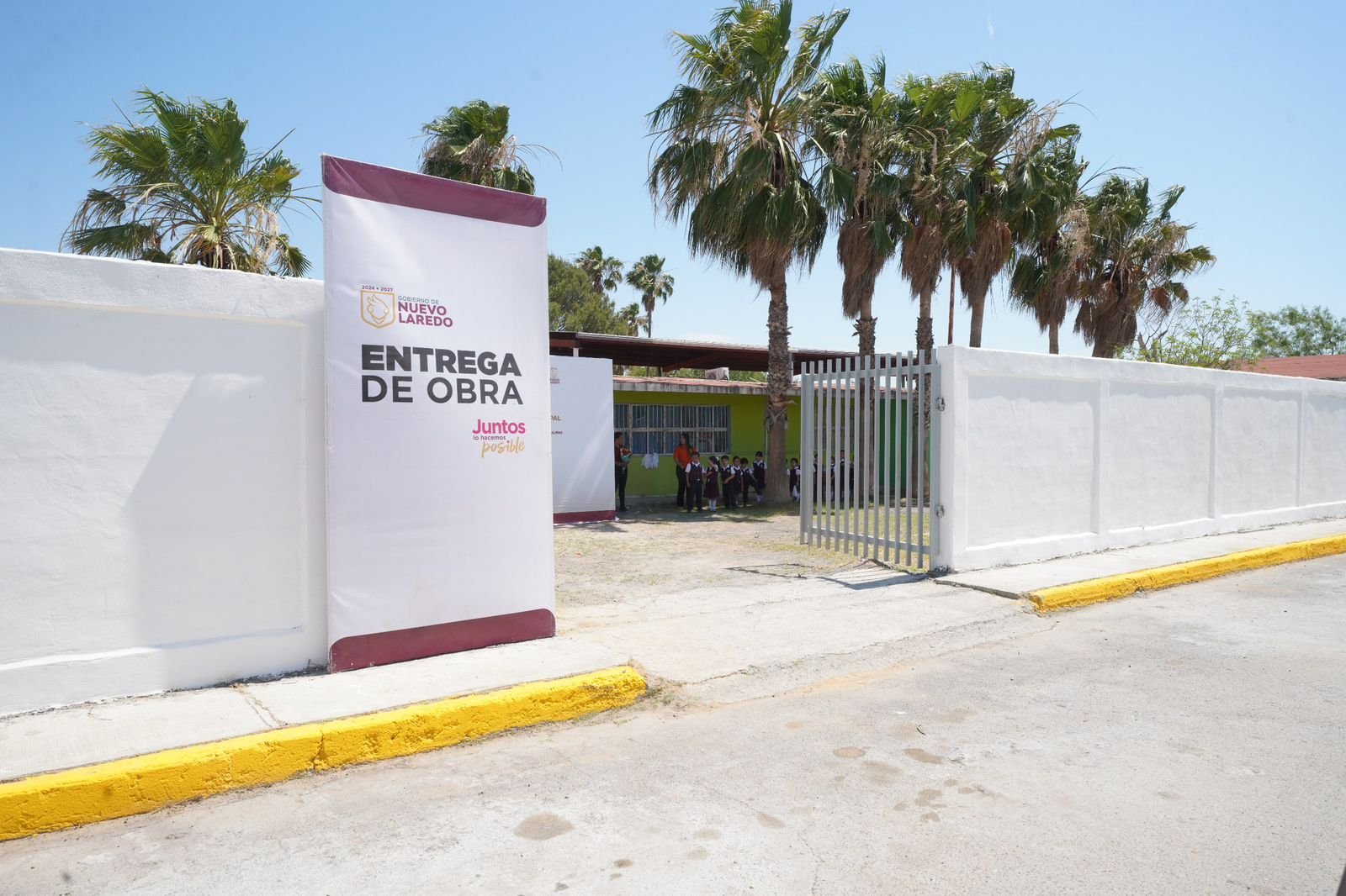Carmen Lilia entrega barda perimetral en jardín de niños de Nuevo Laredo
