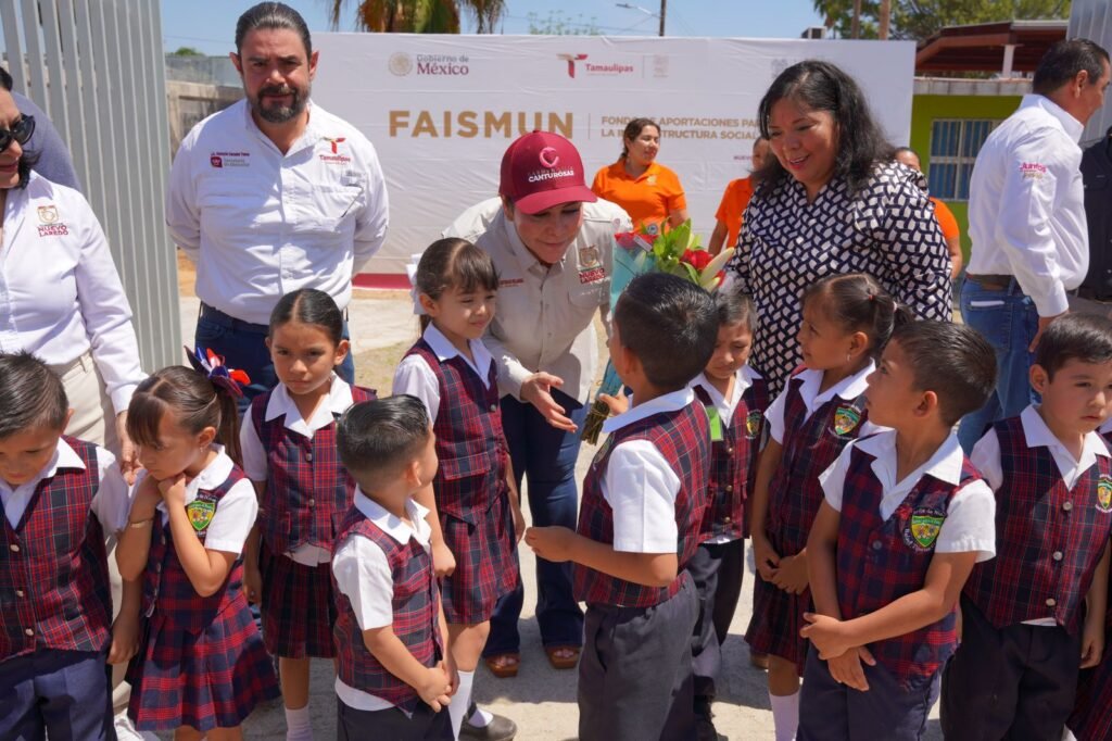 Carmen Lilia entrega barda perimetral en jardín de niños de Nuevo Laredo