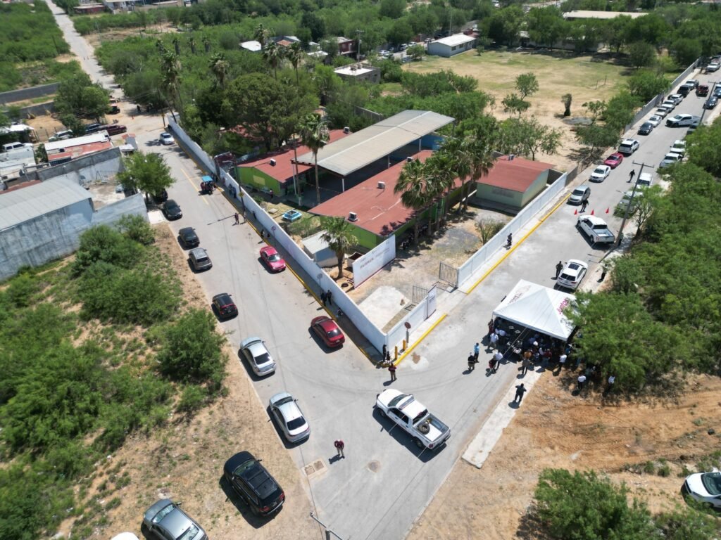 Carmen Lilia entrega barda perimetral en jardín de niños de Nuevo Laredo