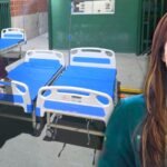 Carmen Lilia Canturosas dona camas para apoyar al IMSS