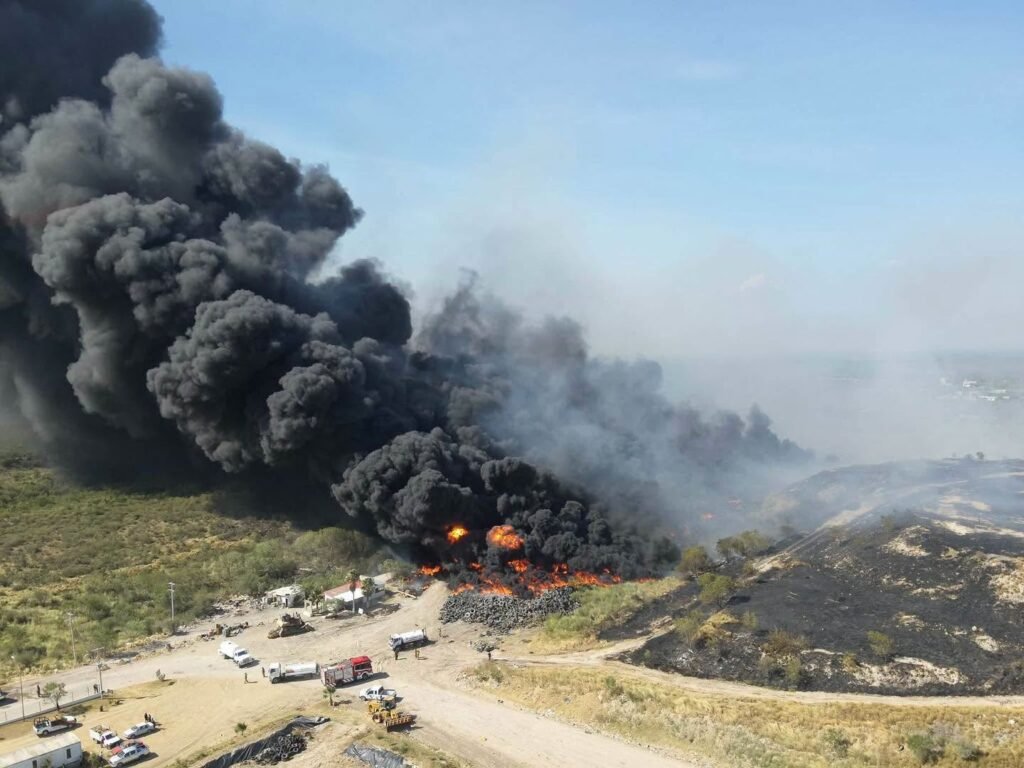 Mantienen intenso operativo por incendio en relleno sanitario de Ciudad Victoria