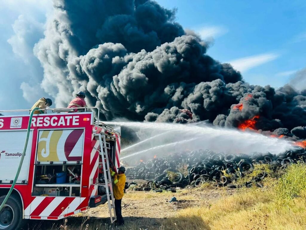 Mantienen intenso operativo por incendio en relleno sanitario de Ciudad Victoria