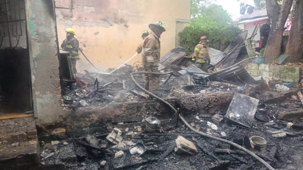 Incendio destruye vivienda de madera en Ciudad Madero