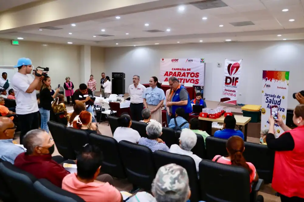 Carmen Lilia Canturosas facilita el acceso a aparatos auditivos gratuitos en Nuevo Laredo