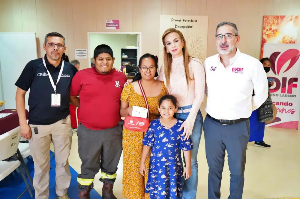 Carmen Lilia Canturosas facilita el acceso a aparatos auditivos gratuitos en Nuevo Laredo