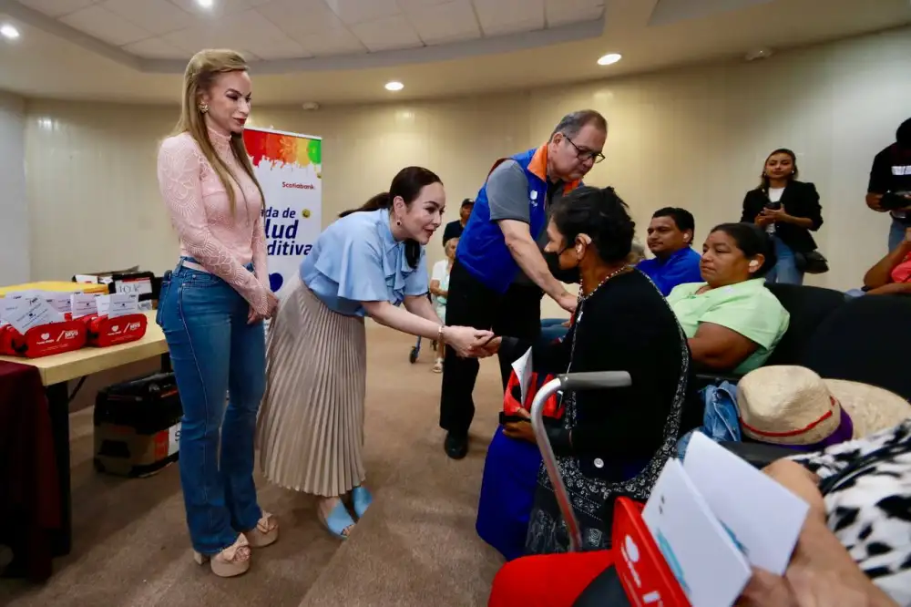 Carmen Lilia Canturosas facilita el acceso a aparatos auditivos gratuitos en Nuevo Laredo