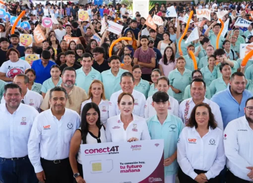 Carmen Lilia Canturosas marca precedente en Tamaulipas con ConéctAT: conectividad móvil gratuita para 10 mil universitarios