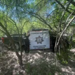 Aseguran vehículo con 101 ponchallantas y municiones en Camargo